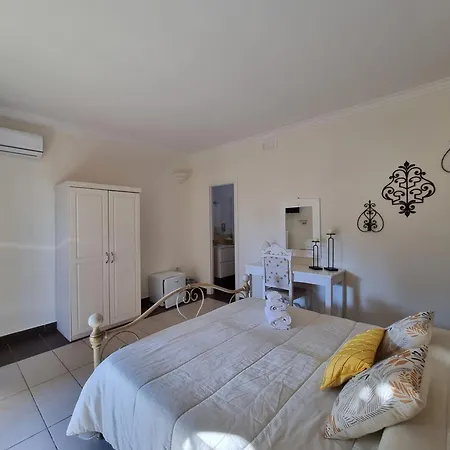 Giardini Di Marzo مزرعة للإقامة Felline