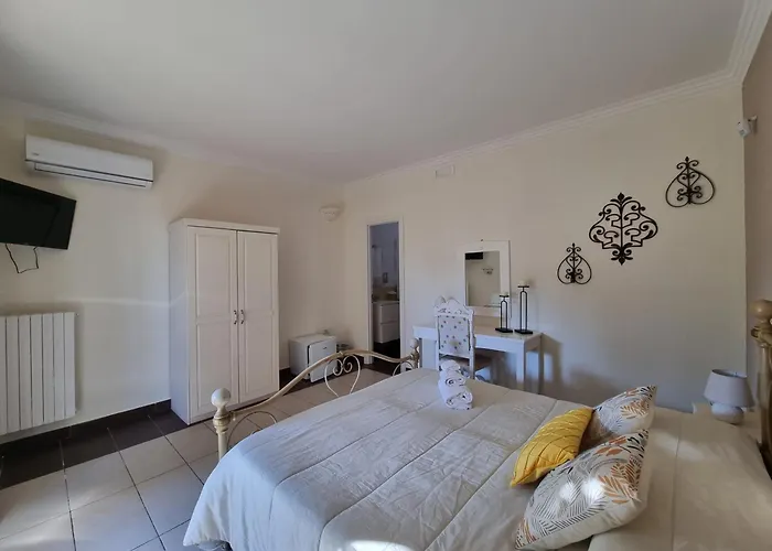 Giardini Di Marzo ファームステイ Felline